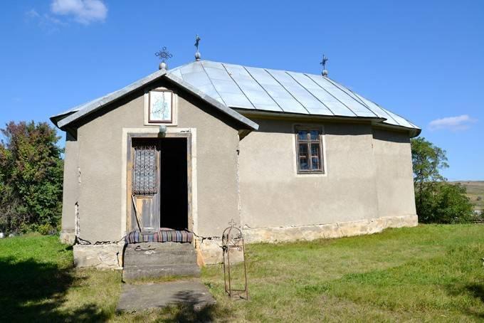 Biserica - vedere exterioară